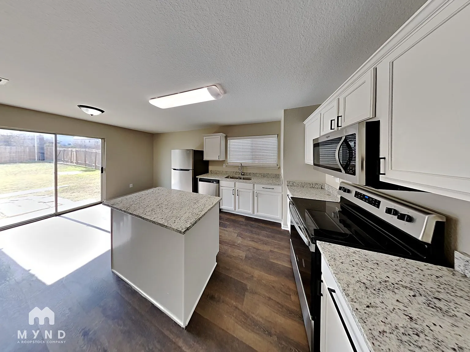 3 bed, 2.5 bath, 1644 sqft, $1,695 — Photo 2