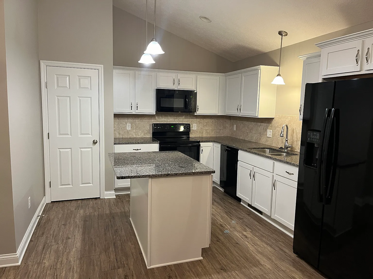 3 bed, 1360 sqft, $1,625 — Photo 4