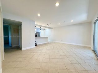 441 SE 10th St #102, Dania, FL 33004