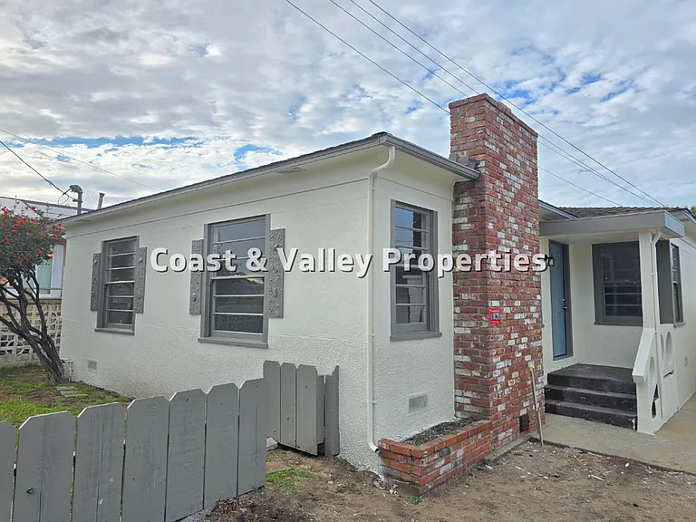 1252 Olympia Ave — Photo 1