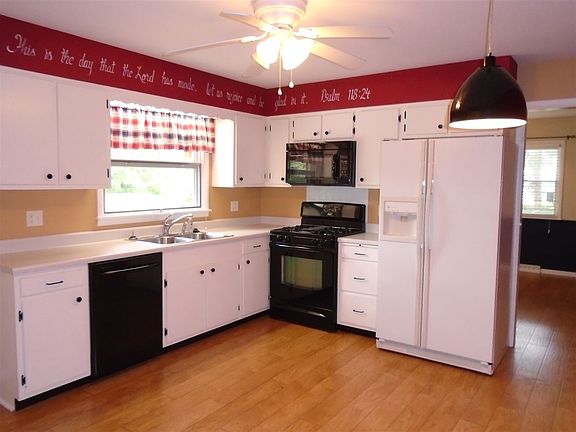 4th image of 1110 North Dr