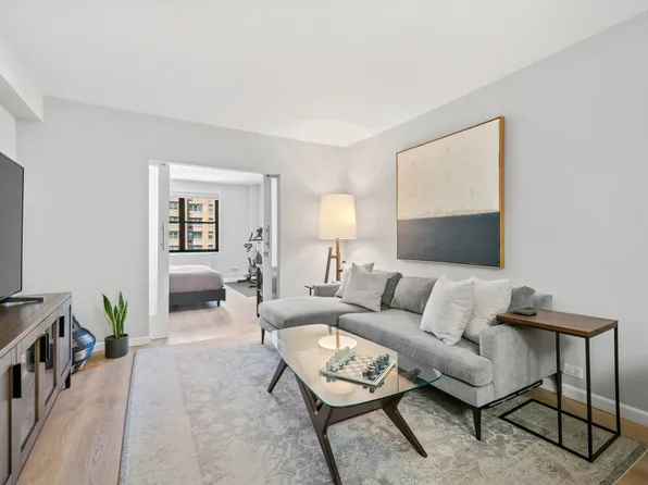 301 East 62nd Street image 1 of 11