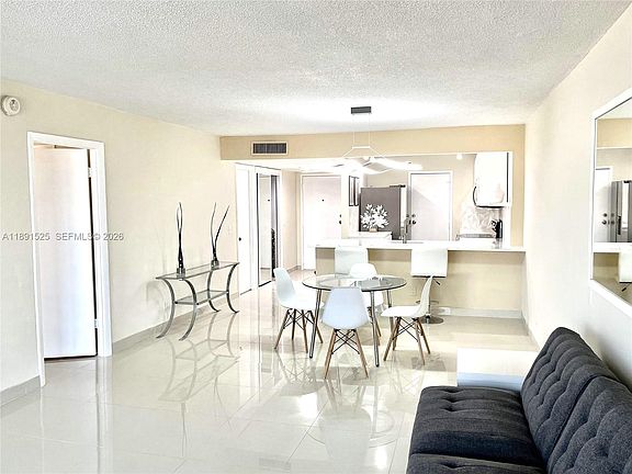 4th image of 800 SE 20th Ave APT 1109