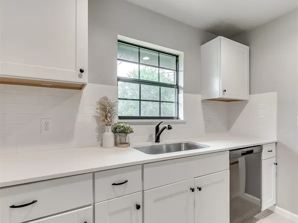 10605 Sunnymeade Pl, Oklahoma City, OK 73120