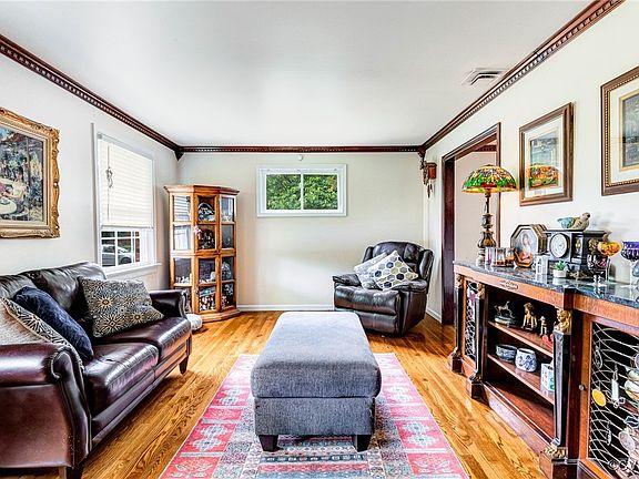 5th image of 9301 Carlway Ct