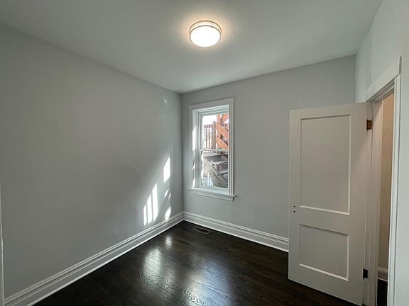 5th image of 4735 N Maplewood Ave #2
