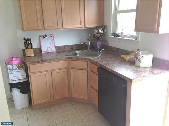 3rd image of 336 Marsh Ln