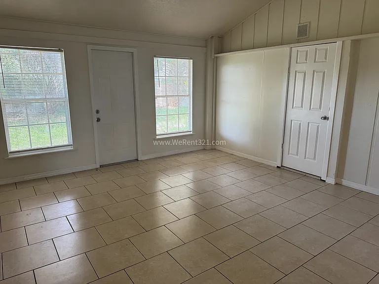 3239 Haddon Ave NE — Photo 4