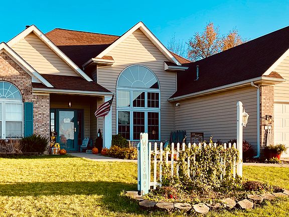 2nd image of 6 W Cambridge Dr