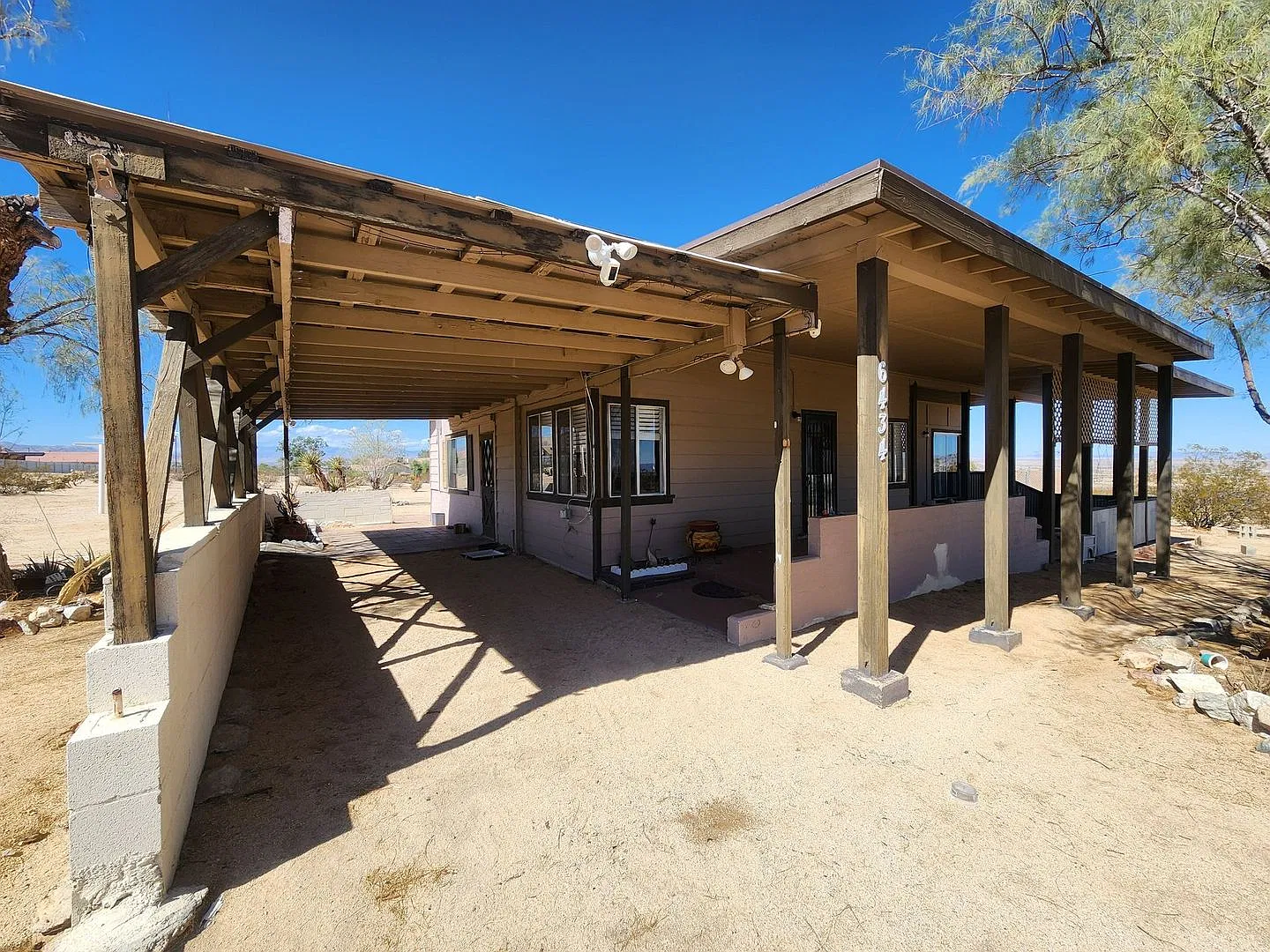 Cute and Unique 2 bedroom/2 bathroom home — Photo 2