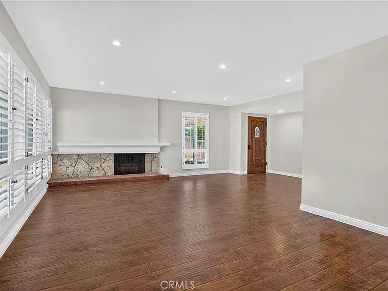 9624 Swinton Ave — Photo 5