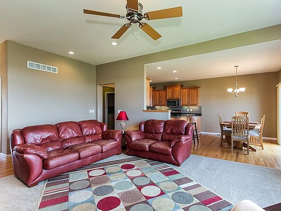 4th image of 840 White Pine Cir