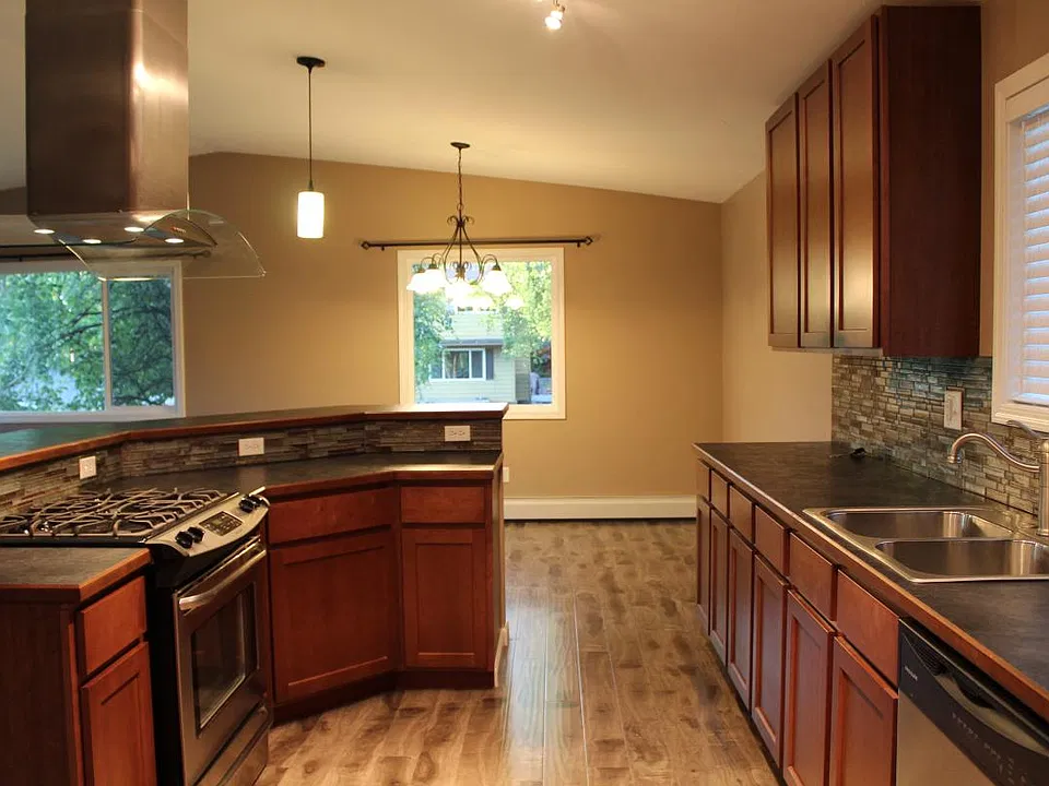 4946 Vance Dr