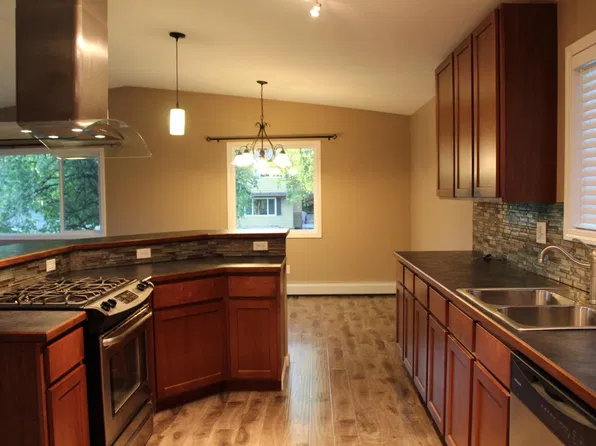 4946 Vance Dr, Anchorage, AK 99508