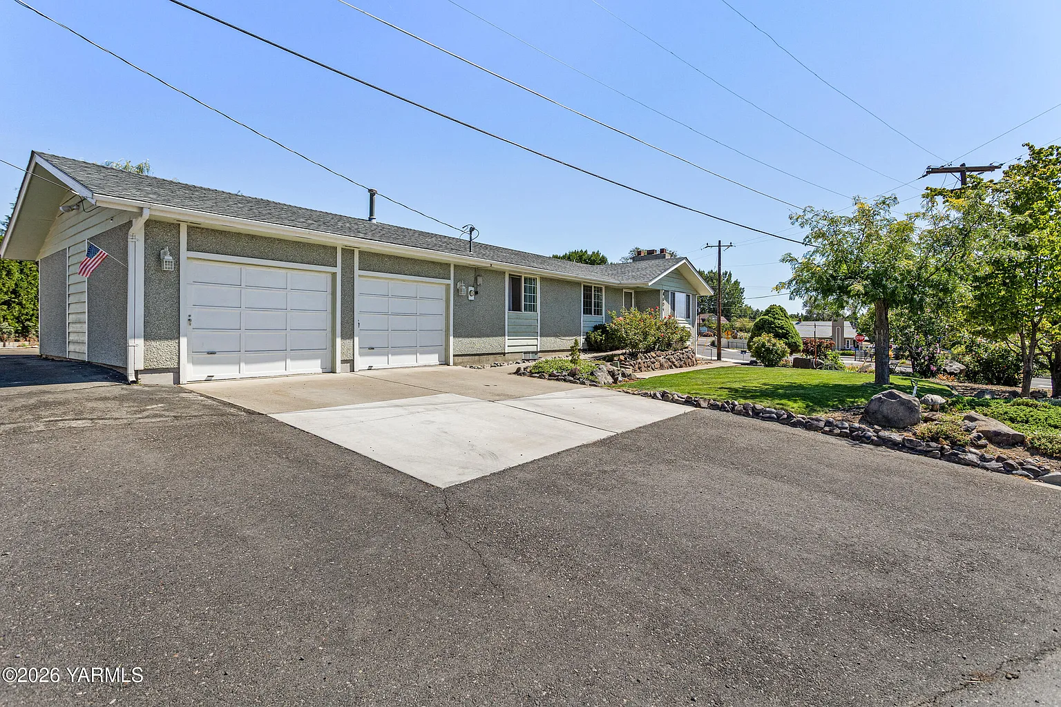 4601 Hillcrest Dr photo 1
