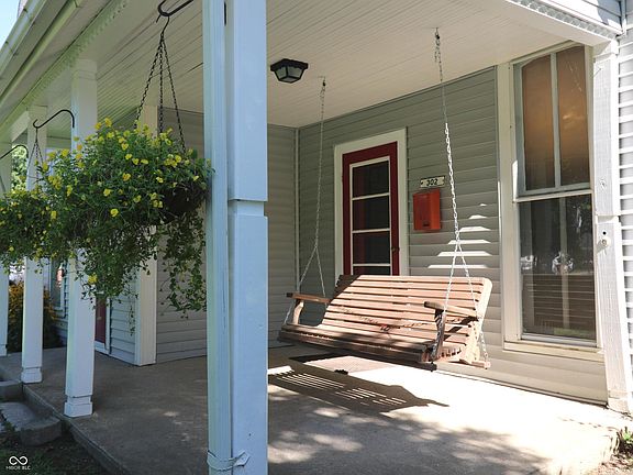 3rd image of 302 E Washington St