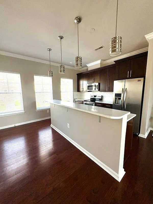 3 bed, 2.0 bath, 1300 sqft, $2,980 — Photo 3