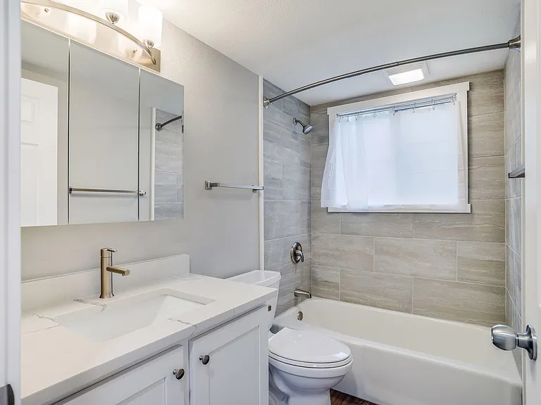 3223 E Main St — Photo 13