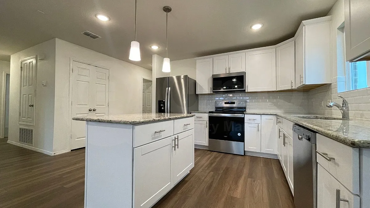 3 bed, 2.0 bath, 1743 sqft, $2,199 — Photo 3