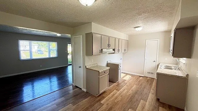 3 bed, 1.5 bath, 960 sqft, $1,585 — Photo 4