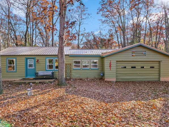 1561 Oakwood St, Lewiston, MI 49756