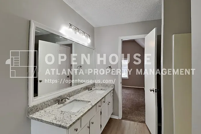 4015 Sharon Woods Dr — Photo 11