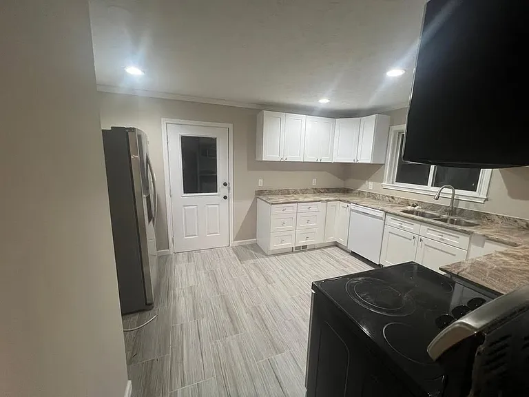 4901 Woodsend Rd — Photo 16