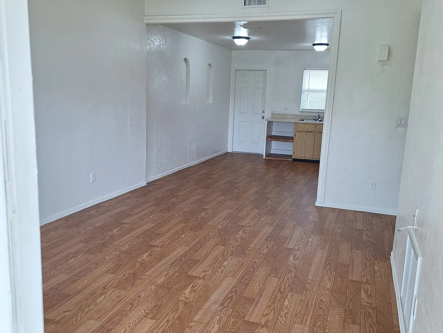 2 bed, 644 sqft, $1,250 — Photo 2