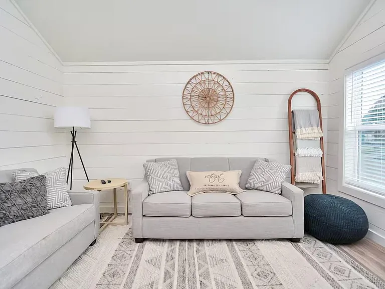 5324 Avenue L — Photo 3