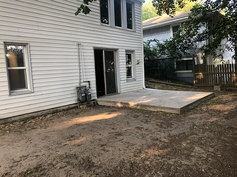 383 NW Irving St — Photo 9
