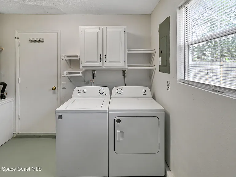 400 Calabria Ave SE — Photo 30