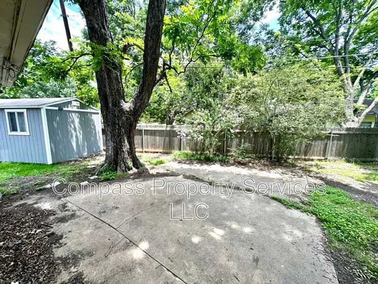 1317 Hillside St — Photo 15