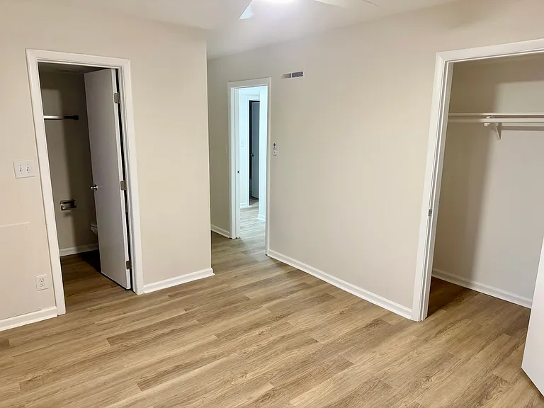 Sherwood Forest Apartments — Photo 25