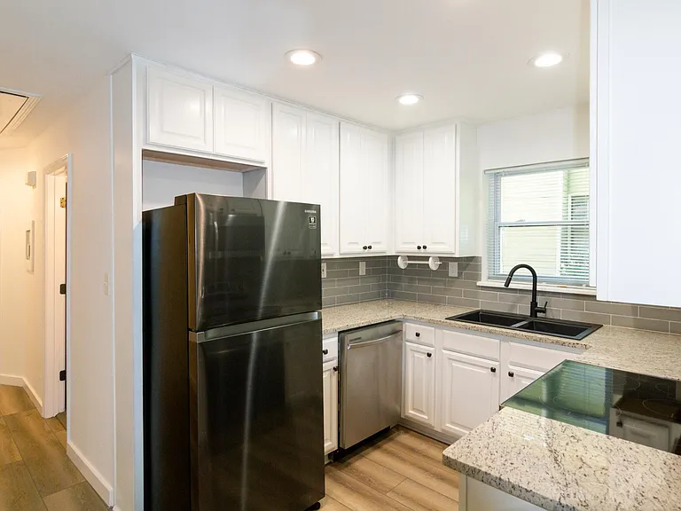 545 Oakview Rd #1 — Photo 4