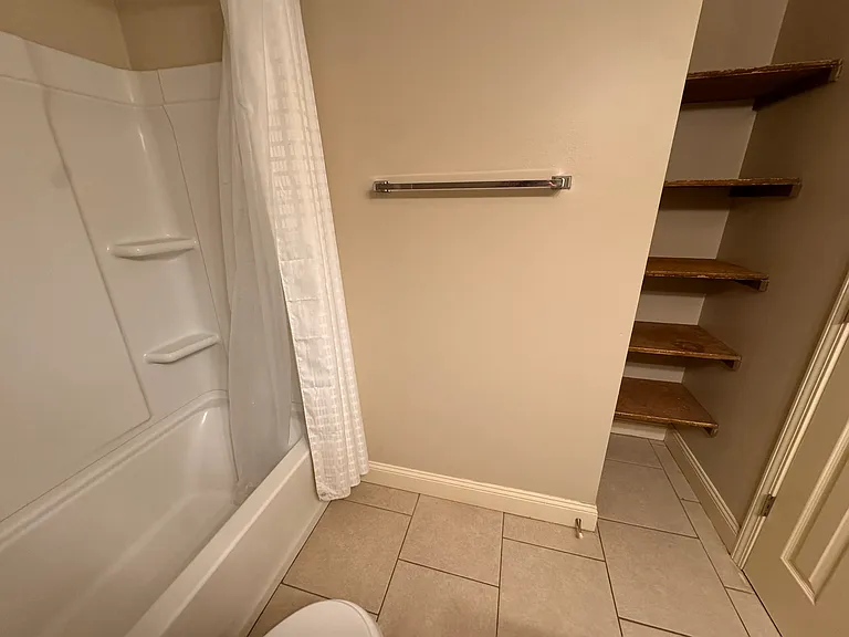 1-1813 Knox St #1 — Photo 8