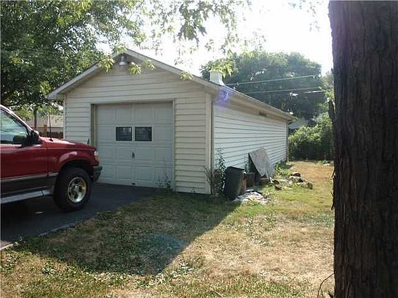 2nd image of 812 S Lynhurst Dr