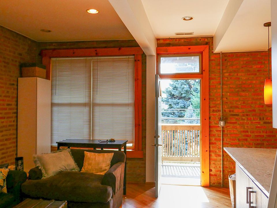 1st image of 940 N Damen Ave #3W