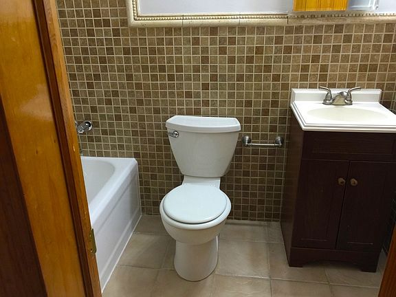 3rd image of 26 W 95th St APT 1