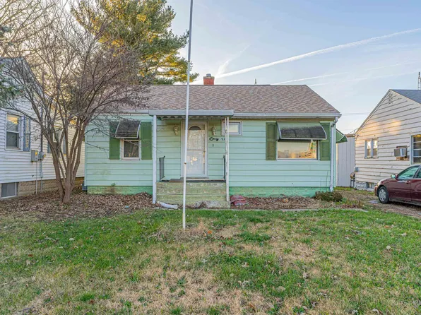 921 N Adams St, Lincoln, IL 62656