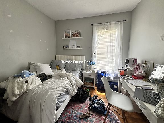 5th image of 94 E Cottage St #3R