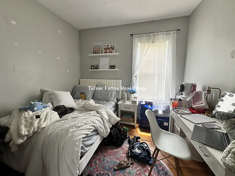 94 E Cottage St #3R — Photo 5
