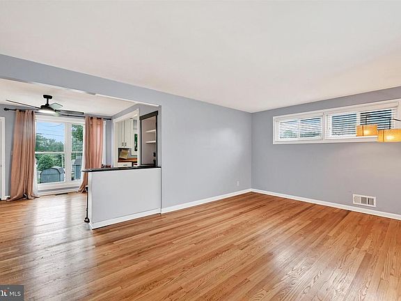 3rd image of 2609 Harwood Rd
