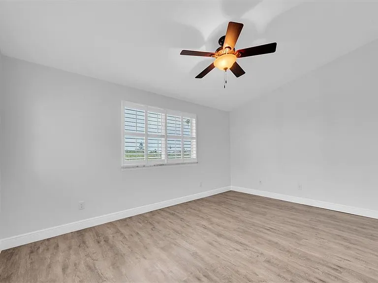 802 Hidden Harbour Dr — Photo 26