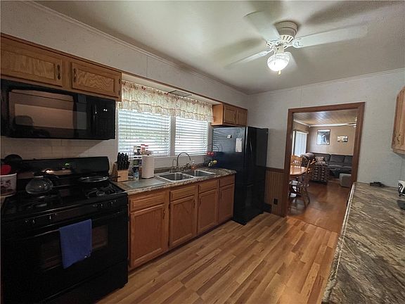 4th image of 1452 Klondyke Ave