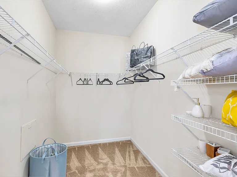 Rivermont Crossing Townhomes & Apartments — Photo 14