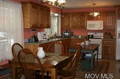 2nd image of 206 Walnut Dr