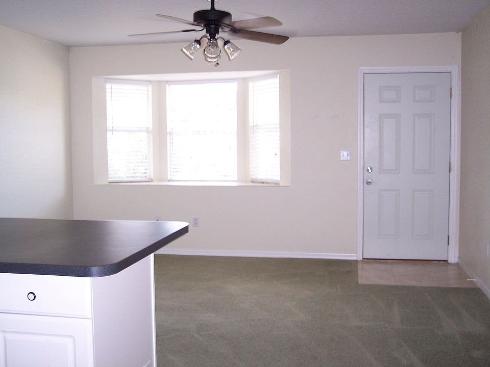 Cozy living/dining room