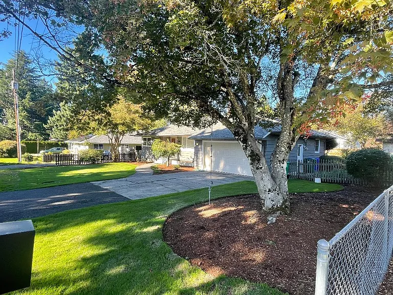 5603 SE Harlene St — Photo 2
