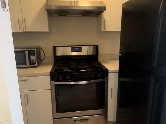 3rd image of 71 Pearl St #3
