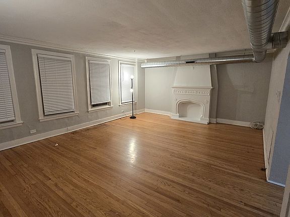 4th image of 7529 N Claremont Ave #2